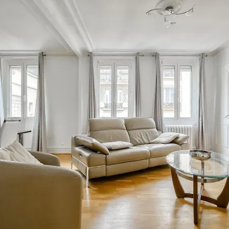 Au Coeur Du 17eme Parigi