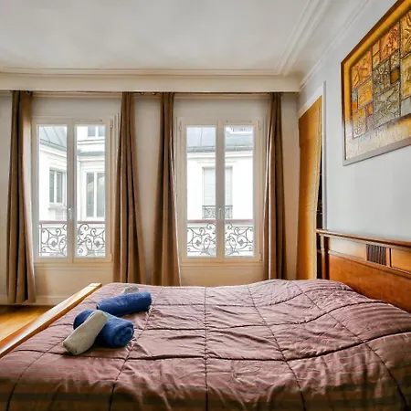 Au Coeur Du 17eme Parigi